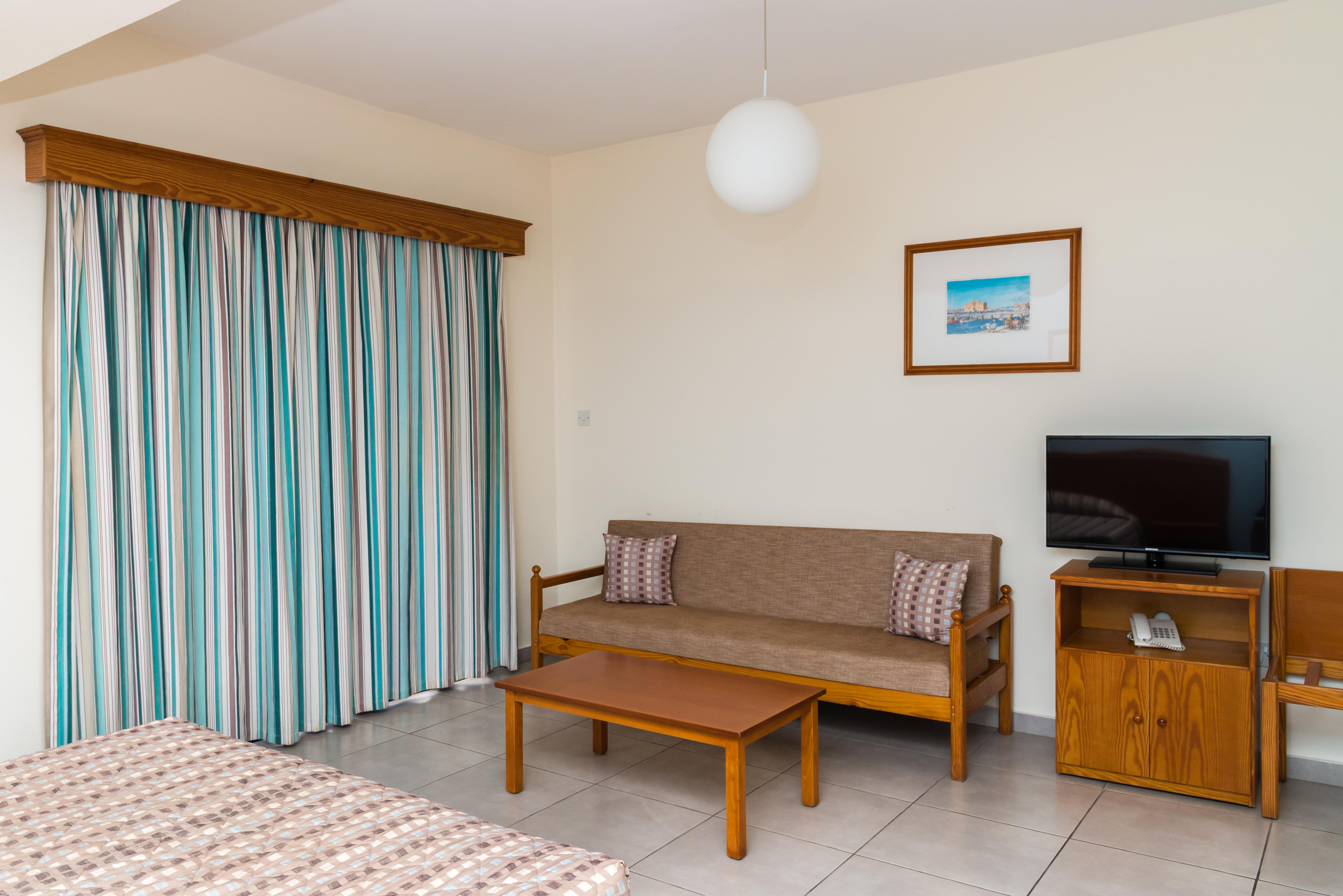 Kefalos Damon Hotel Apartments Paphos Exterior photo